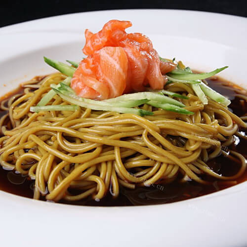 美味的麻辣鸡丝凉面