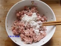 好吃的手工冬菇猪肉丸做法图解5)