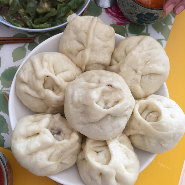 家常牛肉洋葱包子馅的做法 