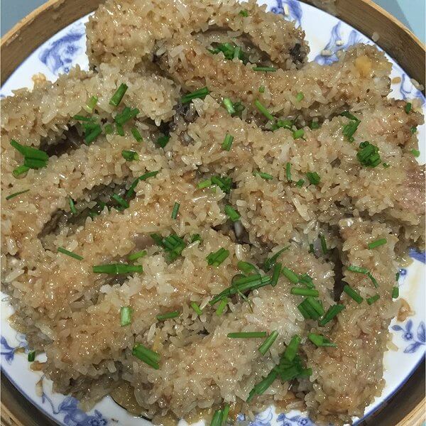 美味的糯米粉蒸排骨