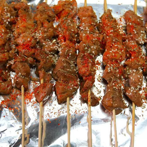 美味的焖烤羊肉串