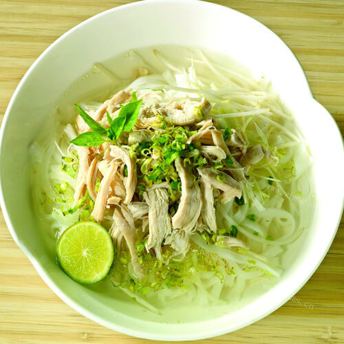 美味酸菜鸡丝面