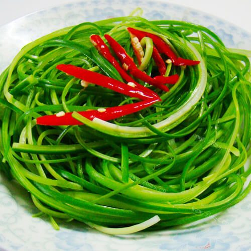 最喜欢凉拌手撕蒜苔