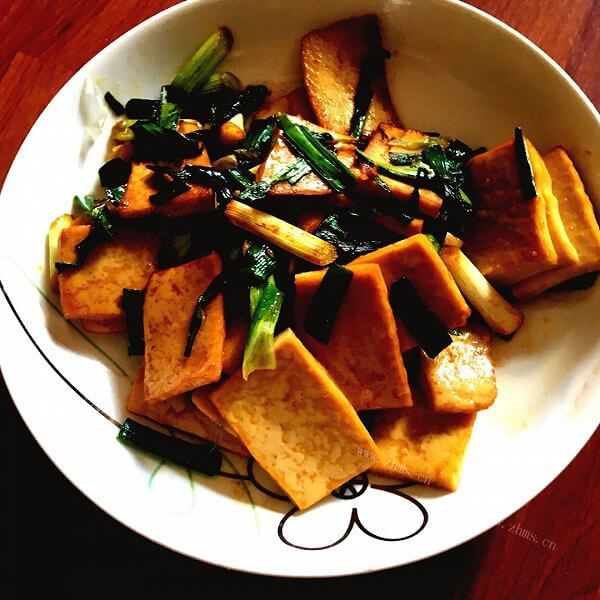 美味的蒜苗豆腐