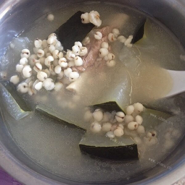 美味的冬瓜薏仁排骨汤