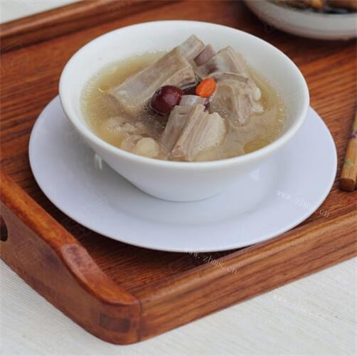 营养当归羊肉汤的做法