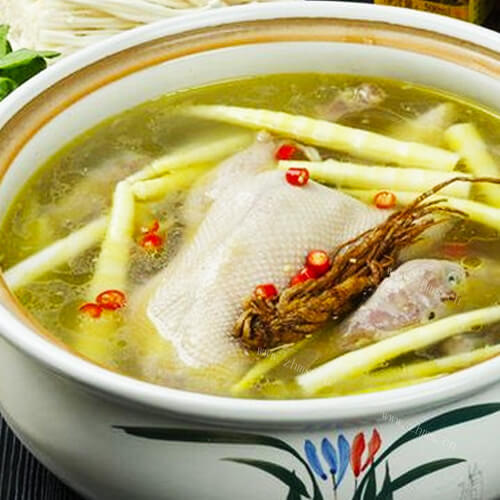淡口味的火腿鲜笋汤