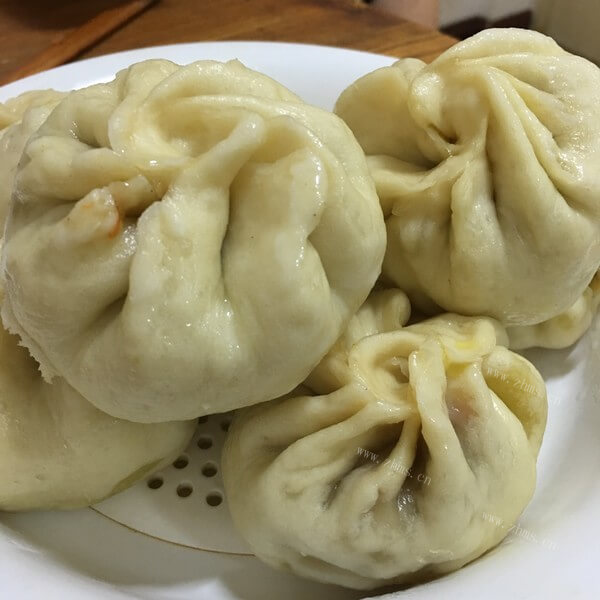 诱人的萝卜粉丝包子 