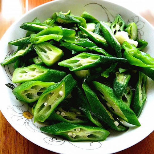 美味的韭菜炒蚬子肉