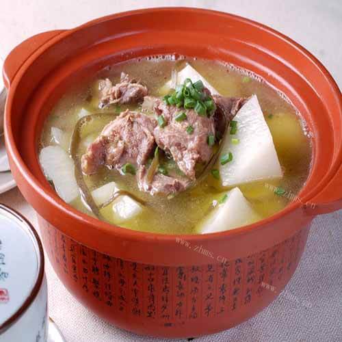 美味的咸肉菜饭骨头汤