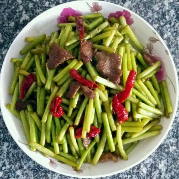 口感好吃的蒜苔炒牛肉