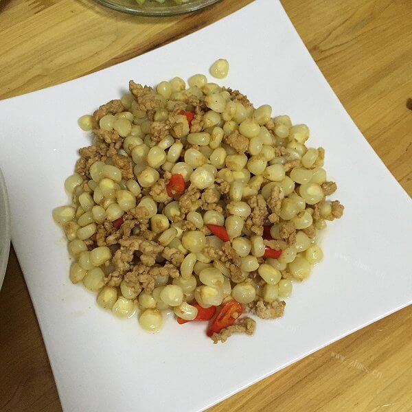美味的蒜苔炒玉米