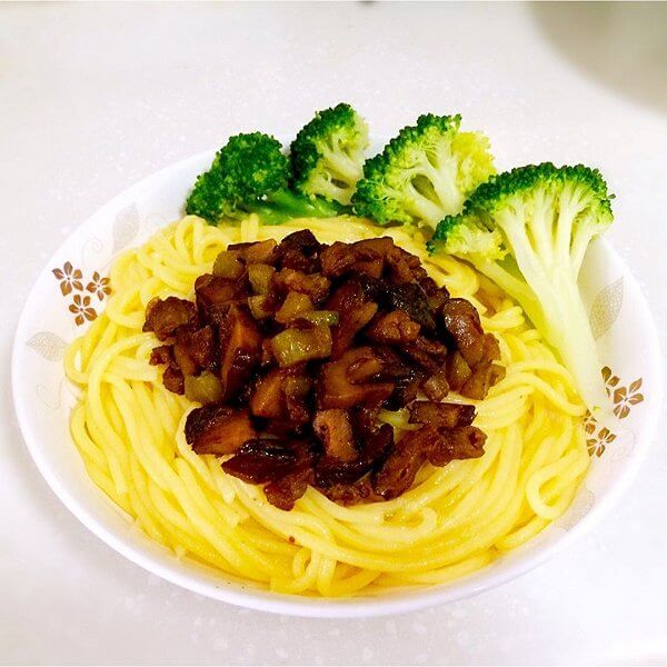 好吃的牛肉炸酱面的做法 