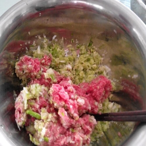 洋葱羊肉饺子馅的做法