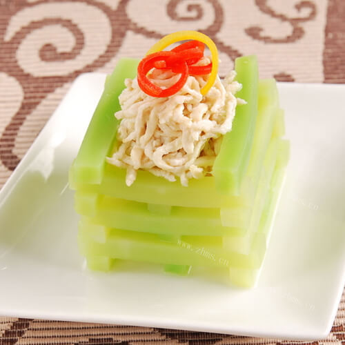 美味的金针菇拌鸡丝