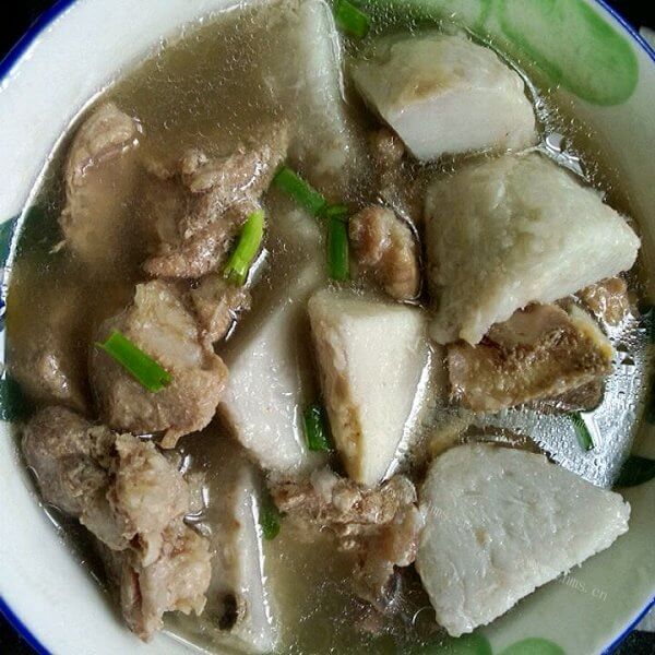 美味的排骨炖芋头