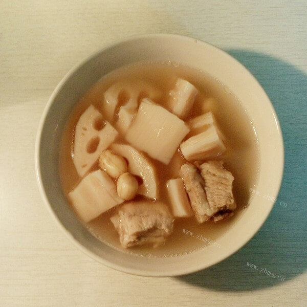美味花生莲藕排骨汤