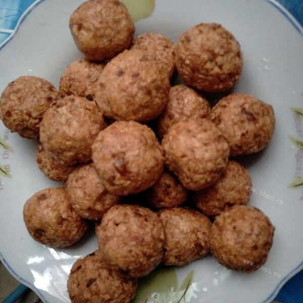 油炸猪肉豆腐丸子的做法