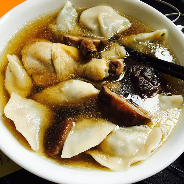 美味的香菇鸡腿汤