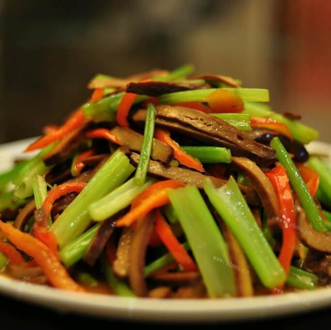 美味的芹菜香干的做法