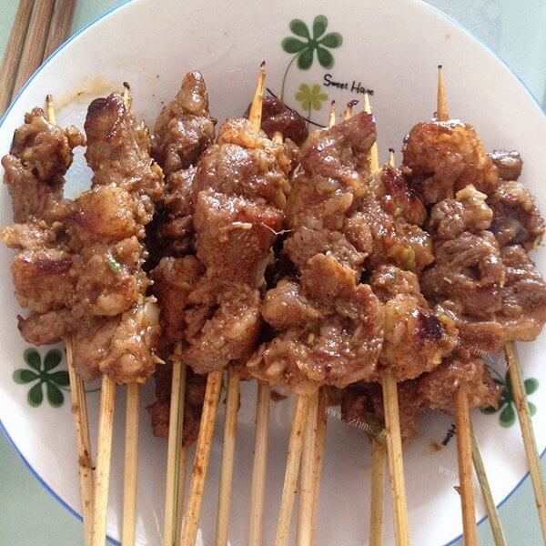 香喷喷的羊排肉串