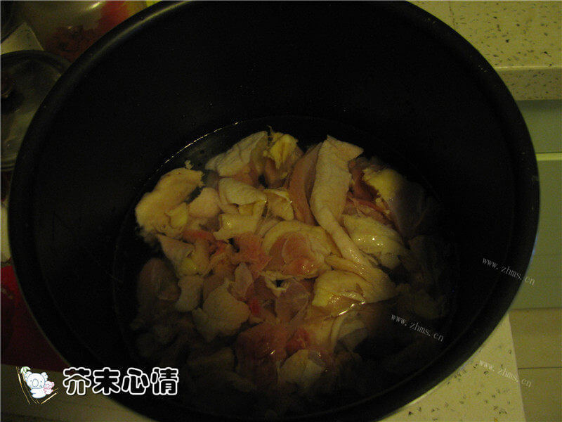 美味的鸡腿海带汤做法图解1)