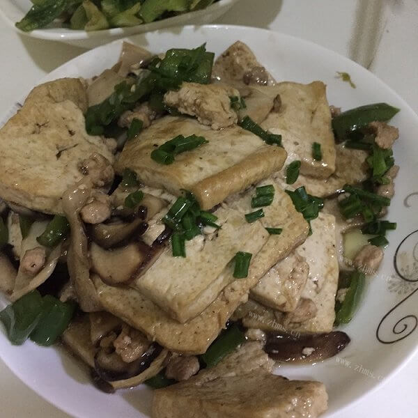 家常香菇烩豆腐 