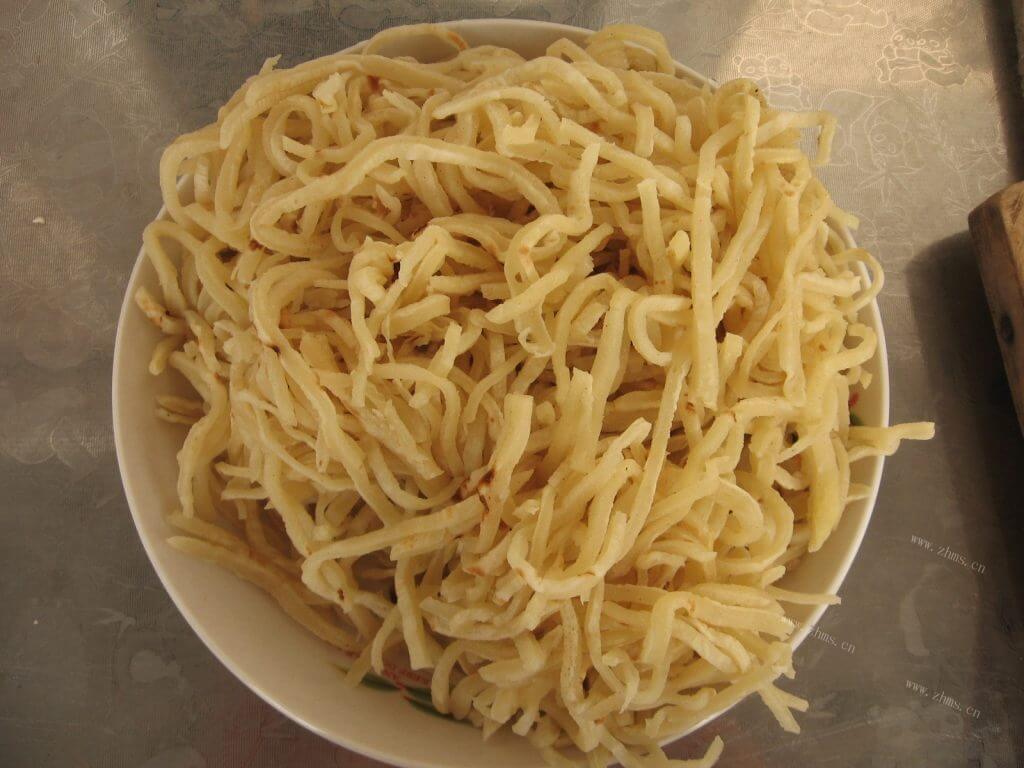美味的蒜薹鸡蛋炒饼做法图解3)