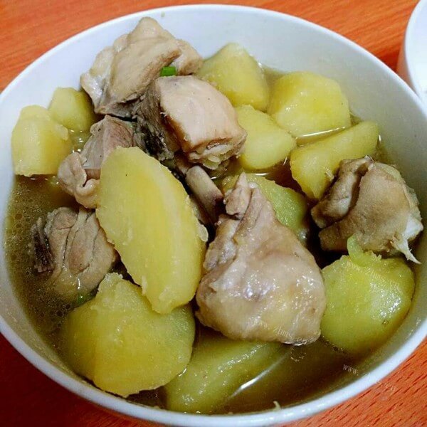 好吃的土豆炖鸡腿