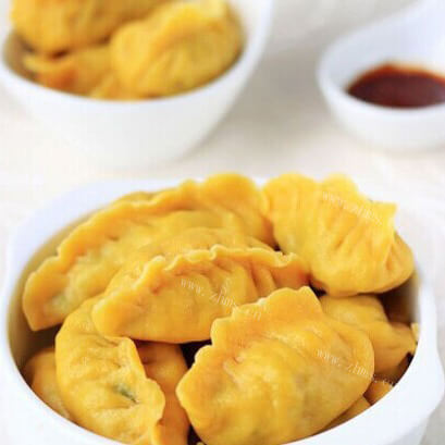 美味的韭菜胡萝卜饺子