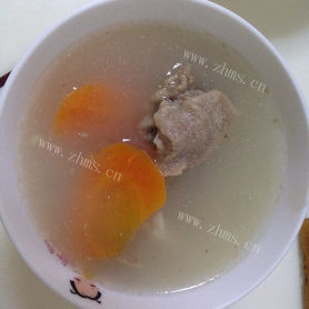 清淡的红萝卜羊肉汤的做法
