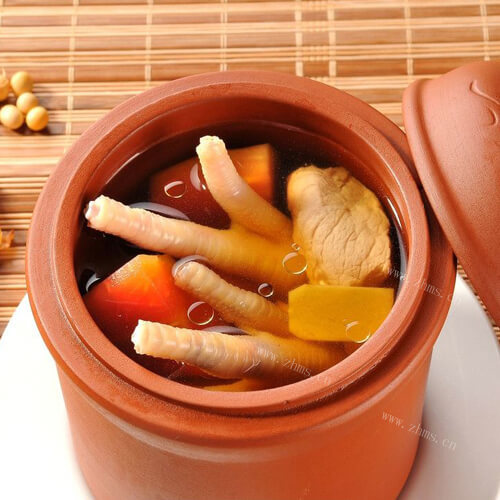 美味的鸡脚炖汤