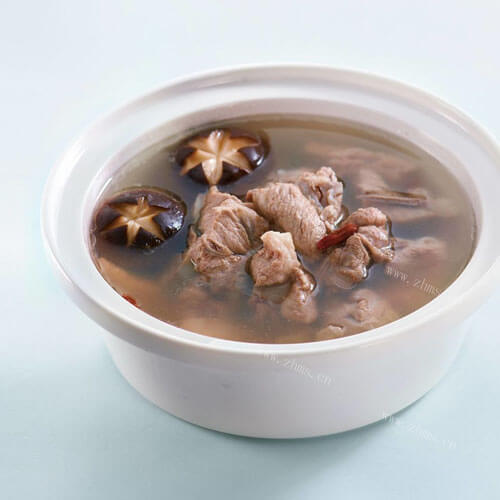 美味的生地龙骨汤