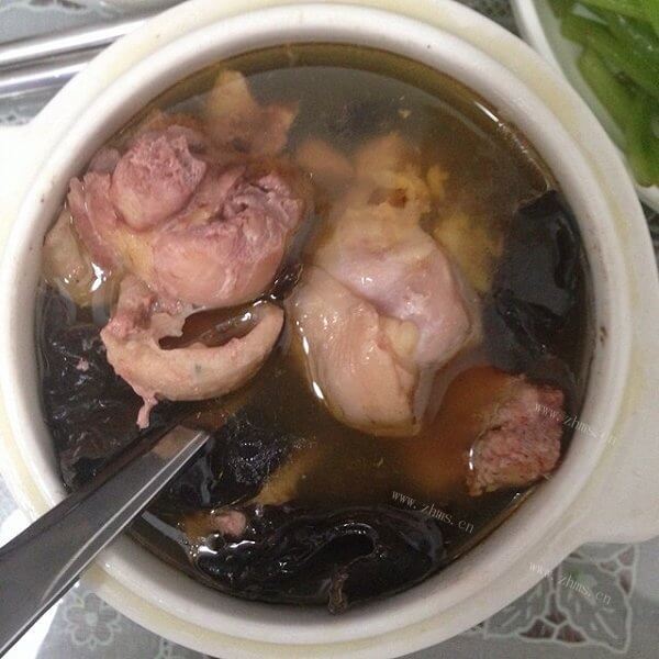 自制鸡肉炖木耳