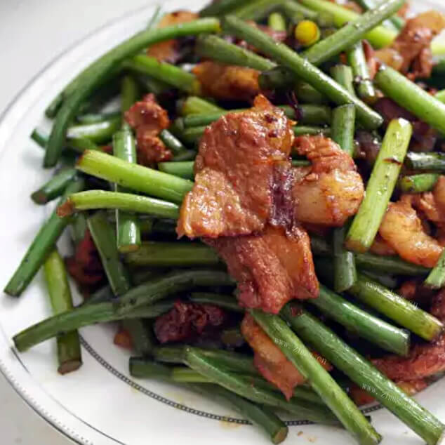 美味的蒜苔炒肉片