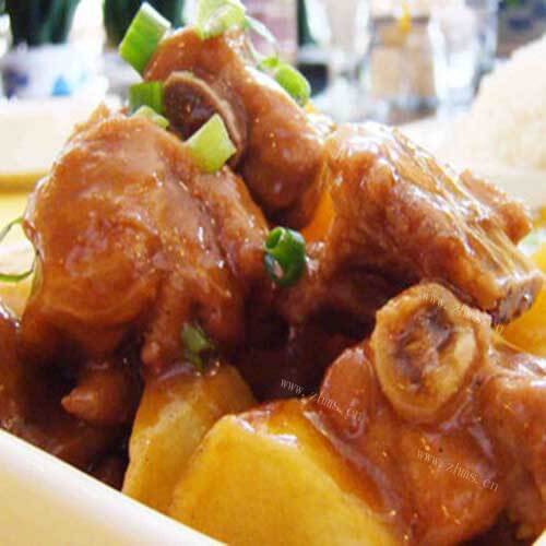 美味的红烧土豆排骨