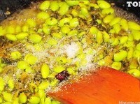美味的咸菜毛豆做法图解4)