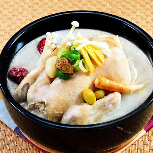 美味的炖土鸡汤
