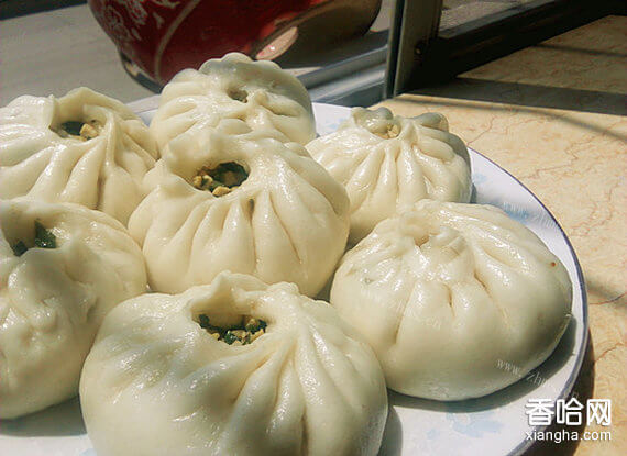 美味的韭菜豆腐鸡蛋包子做法图解3)