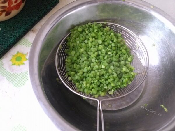 蒜苔馅饺子做法图解4)