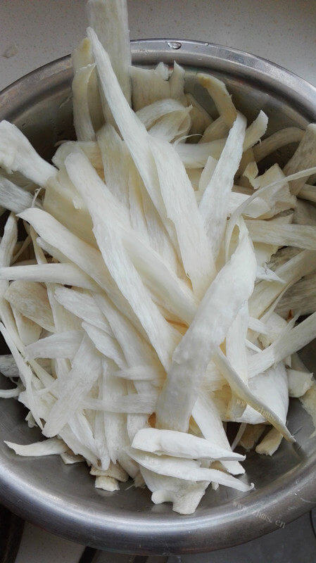 美味的鲍汁拌杏鲍菇做法图解3)