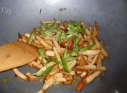 简单美味的青椒炒豆腐干