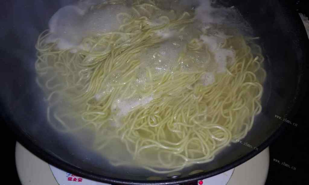 家常西红柿茄子面条做法图解9)