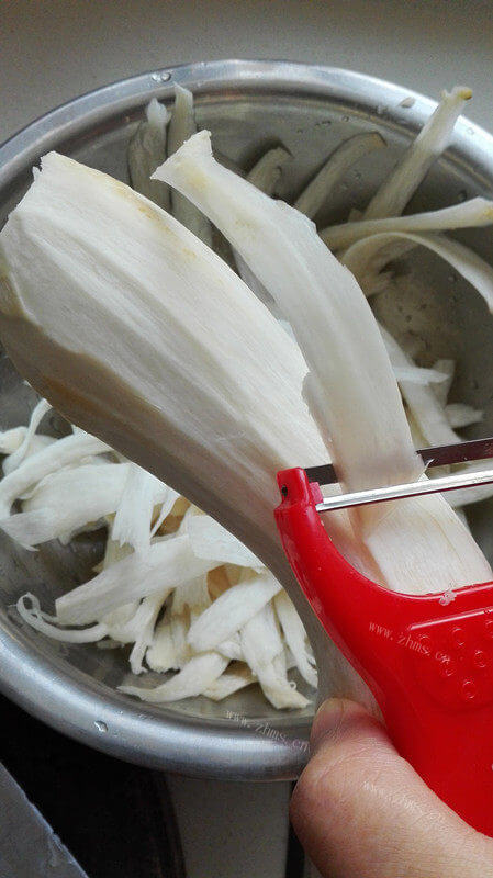 美味的鲍汁拌杏鲍菇做法图解2)