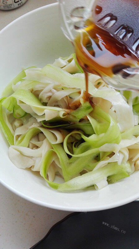美味的鲍汁拌杏鲍菇做法图解8)