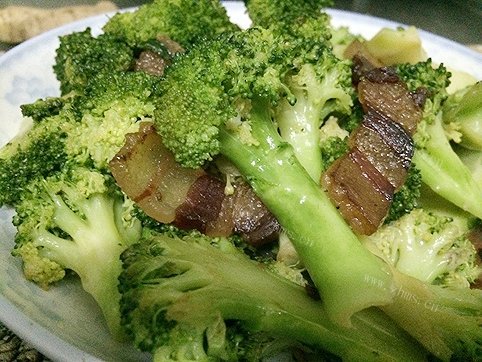 西兰花炒腊肉