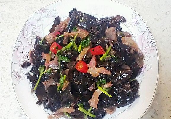 凉拌鸭珍木耳