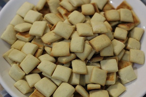 牛奶方块小饼干