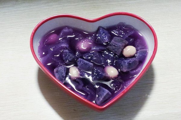 美容减肥之紫薯银耳莲子羹