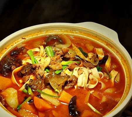 易做的羊肉臊子砂锅煮